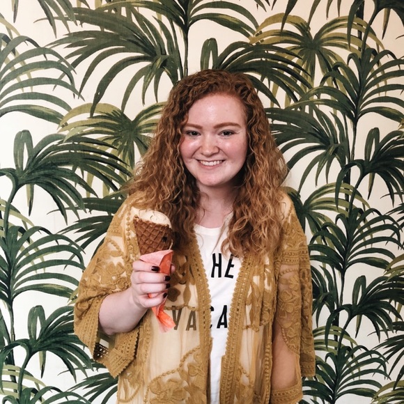 Meet your Posher, Olivia - Picture 6 of 7